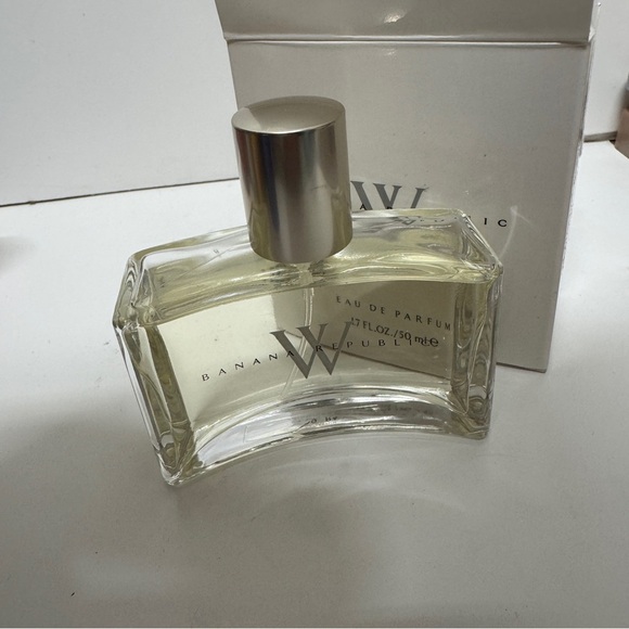 Banana Republic W Eau De Parfum 1.7 OZ - Picture 2 of 3